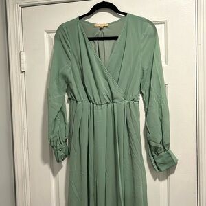 Maternity dress never worn size L long sleeve